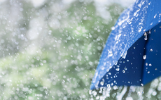 UK retail sales dampened by wet weather 